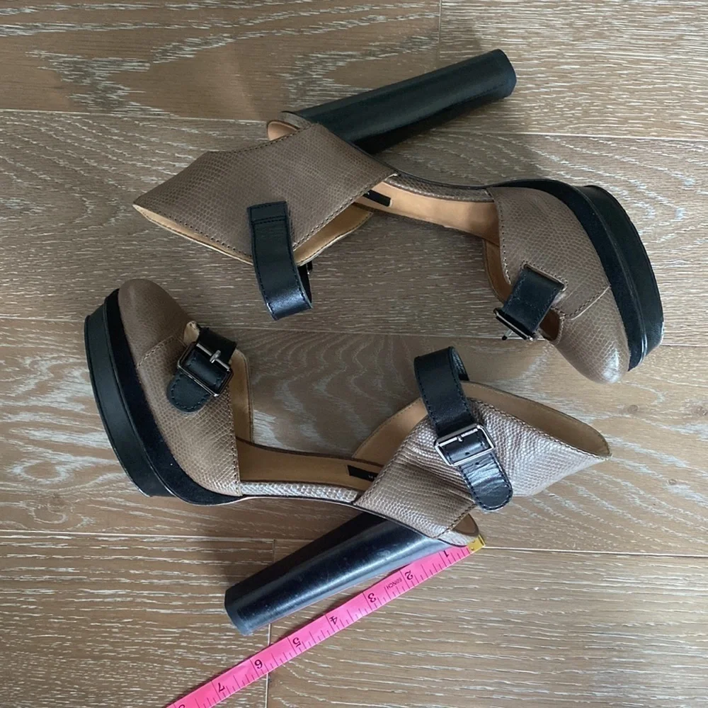 Ann Taylor Platform Buckle Pump | 8.5